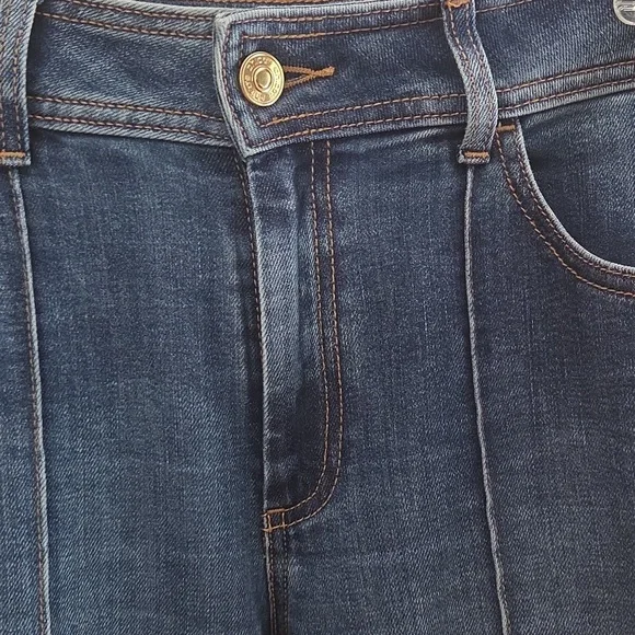 NWT Chico's Wide Leg Crop Jeans, Size 0.5 (US 6/8) - Picture 2 of 7